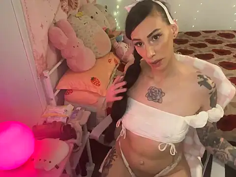 Snapshot of averietheangel chatting on September 23, 2025, 8:16 pm averietheangel online show from September 23, 2025, 8:16 pm