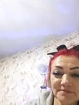 SweetLeila40 online show from April 17, 2026, 11:18 pm