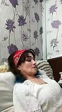 Snapshot of SweetLeila40 chatting on January 30, 2025, 12:18 am SweetLeila40 online show from January 30, 2025, 12:18 am