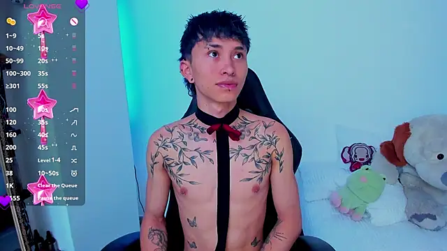 juniior 2311  online show from November 8, 2025, 2:42 pm