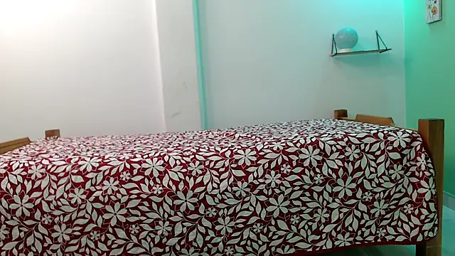 evaleribigtits18 online show from April 13, 2026, 1:31 am