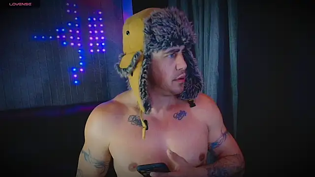 DamienSliick online show from April 28, 2026, 3:33 am