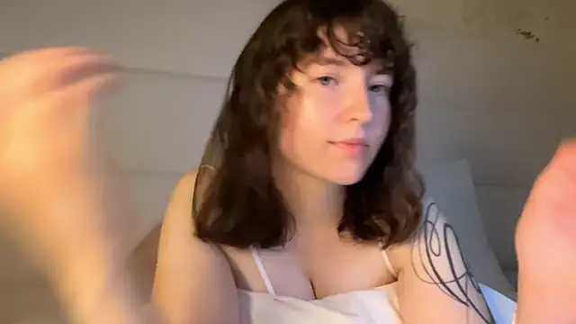 MoonAngelic online show from July 14, 2026, 2:27 am