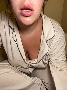 Snapshot of lilylush24 chatting on February 20, 2025, 3:19 pm lilylush24 online show from February 20, 2025, 3:19 pm