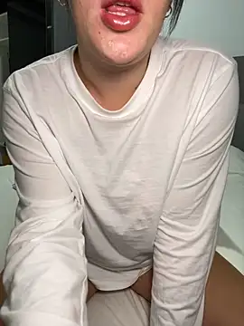 Snapshot of lilylush24 chatting on March 18, 2025, 11:22 am lilylush24 online show from March 18, 2025, 11:22 am