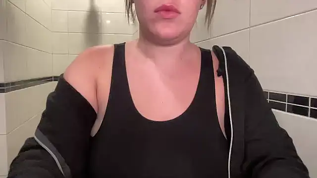 Snapshot of lilylush24 chatting on February 14, 2025, 3:05 pm lilylush24 online show from February 14, 2025, 3:05 pm