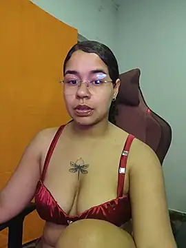 VitoriaFernandes online show from July 23, 2026, 10:17 pm