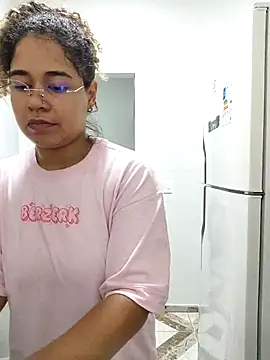 VitoriaFernandes online show from February 17, 2026, 10:29 pm