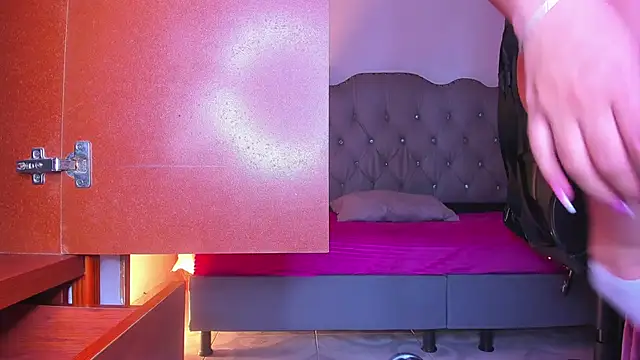 Tahiraa  online show from October 11, 2025, 1:01 pm