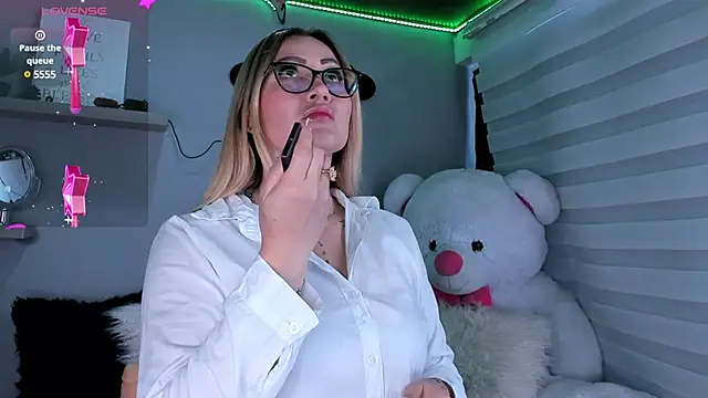 Alexasmith06 online show from February 28, 2025, 7:25 pm
