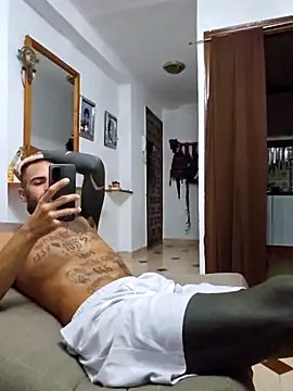 Snapshot of charlye_inkkkk chatting on October 14, 2025, 12:33 am charlye inkkkk online show from October 14, 2025, 12:33 am