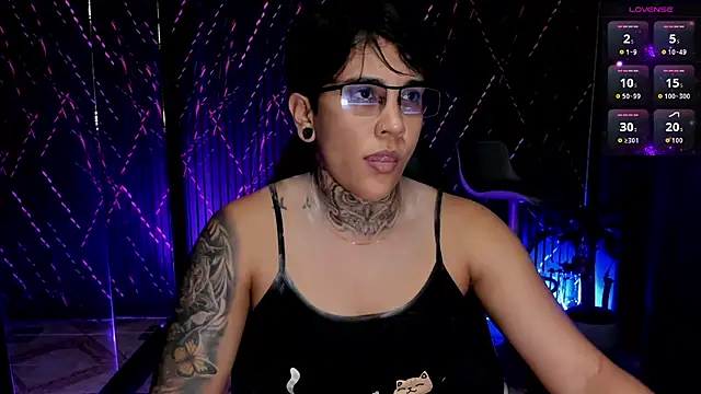 Snapshot of ZhoeStrong chatting on February 2, 2026, 10:42 pm ZhoeStrong online show from February 2, 2026, 10:42 pm