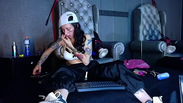 LusstCruella online show from November 12, 2025, 6:23 pm