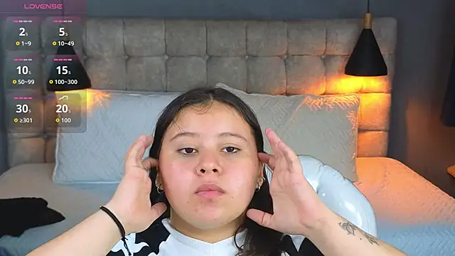 Laia and Aloby online show from November 13, 2025, 11:30 pm