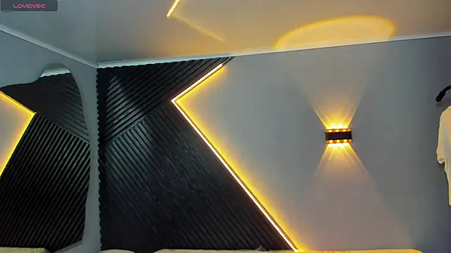 Laia and Aloby online show from April 7, 2026, 10:11 pm