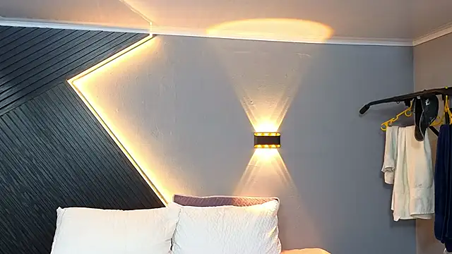 Laia and Aloby online show from February 25, 2026, 10:09 pm