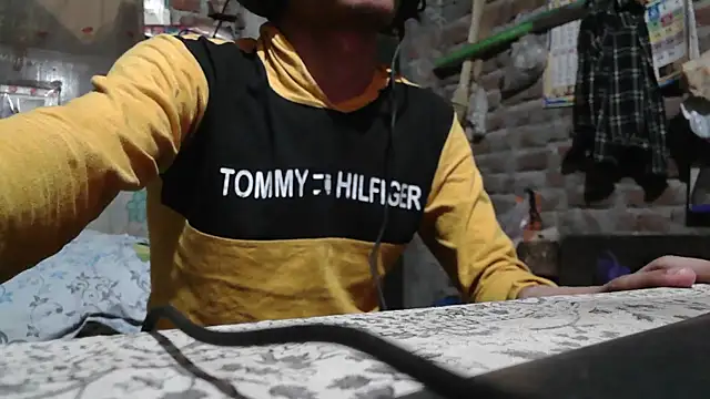 Snapshot of Dreamdaze2025 chatting on April 8, 2026, 5:03 pm Dreamdaze2025 online show from April 8, 2026, 5:03 pm