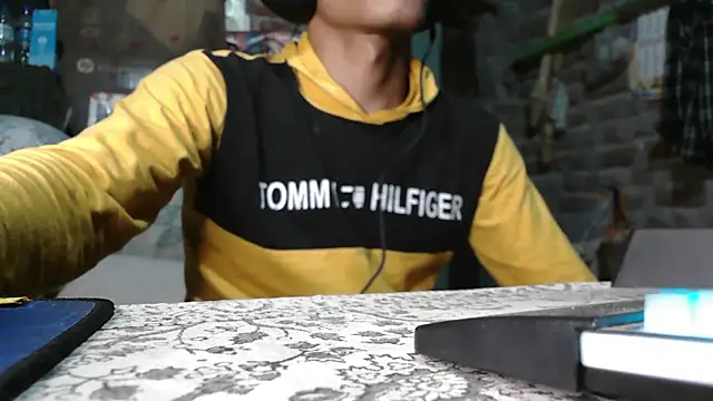 Snapshot of Dreamdaze2025 chatting on April 9, 2026, 6:25 pm Dreamdaze2025 online show from April 9, 2026, 6:25 pm