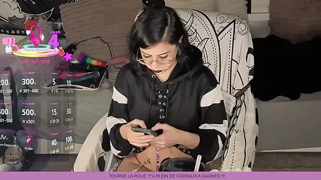 LisandreLaVenale online show from November 13, 2025, 9:40 pm