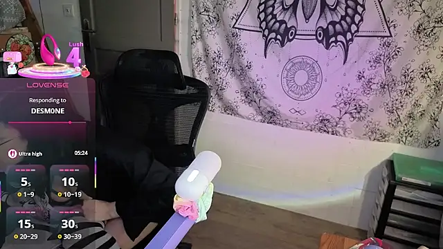 LisandreLaVenale online show from February 9, 2026, 10:19 pm