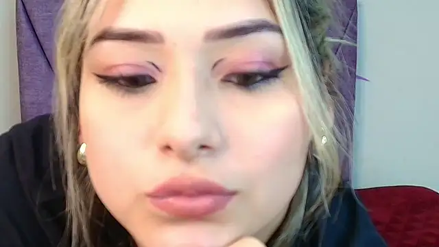 DahliaMoore online show from February 19, 2025, 7:05 pm