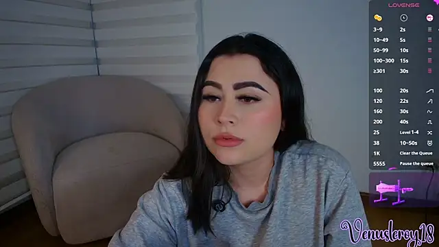 venusleroy  online show from April 8, 2026, 11:17 pm