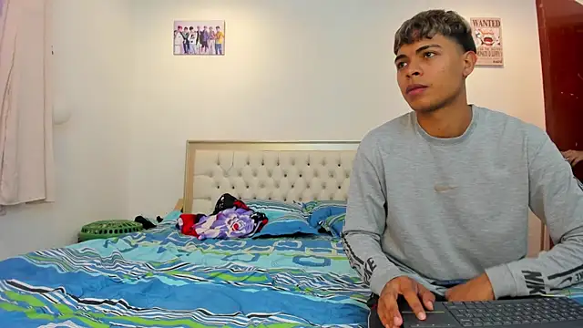 Snapshot of dafnezahiraa_ chatting on January 14, 2025, 3:43 am dafnezahiraa online show from January 14, 2025, 3:43 am