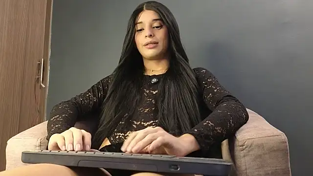 Snapshot of Scarlett_is_here chatting on February 13, 2026, 2:00 am Scarlett is here online show from February 13, 2026, 2:00 am