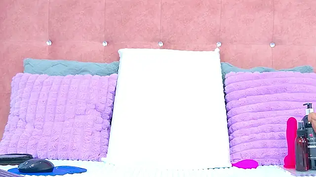 AlliciaKim online show from November 21, 2025, 7:35 pm