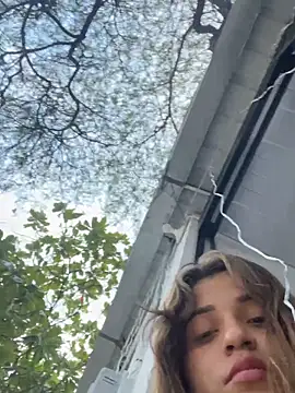 perlita05 online show from December 17, 2025, 10:26 pm