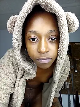 02Boitybaby online show from October 18, 2025, 6:59 am