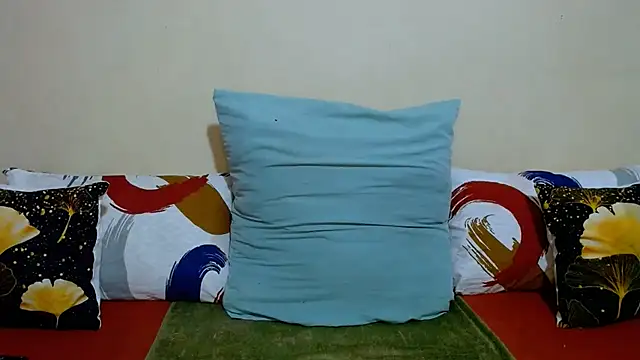 DiamondLuv29 online show from November 3, 2025, 2:50 am