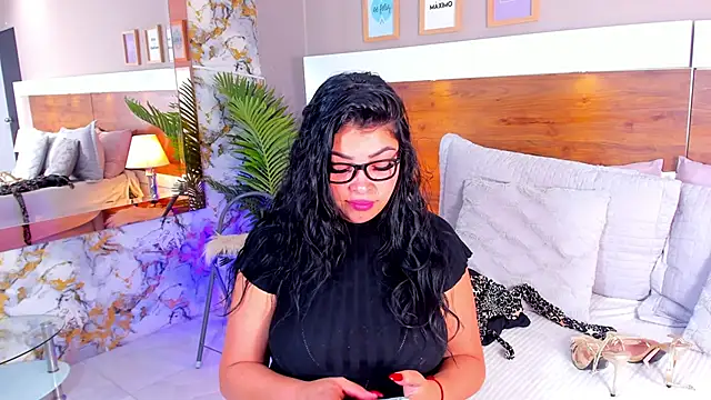 EmaBakker online show from October 18, 2025, 1:13 pm