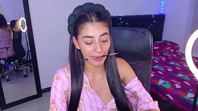 JulietaCheerr online show from December 16, 2025, 1:10 am