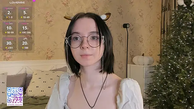 Snapshot of Nora_Failure chatting on December 25, 2024, 8:07 am Nora Failure online show from December 25, 2024, 8:07 am