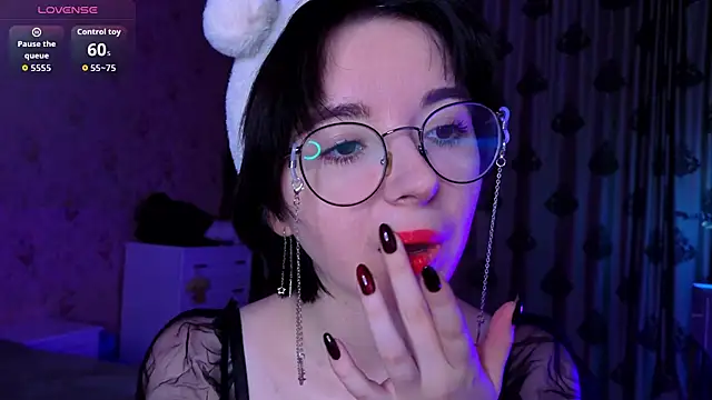 Snapshot of Nora_Failure chatting on November 7, 2025, 1:15 pm Nora Failure online show from November 7, 2025, 1:15 pm