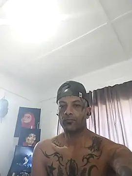 Snapshot of Daretodeviate chatting on December 4, 2025, 11:42 am Daretodeviate online show from December 4, 2025, 11:42 am