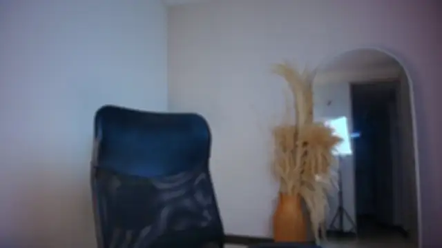 auroracaruso11 online show from November 27, 2025, 11:38 pm