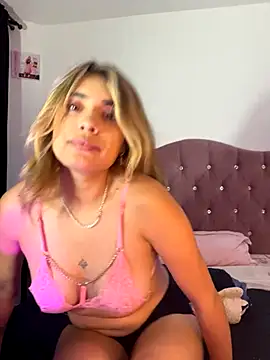 Snapshot of Hayley_A02 chatting on November 16, 2025, 3:44 am Hayley A02 online show from November 16, 2025, 3:44 am