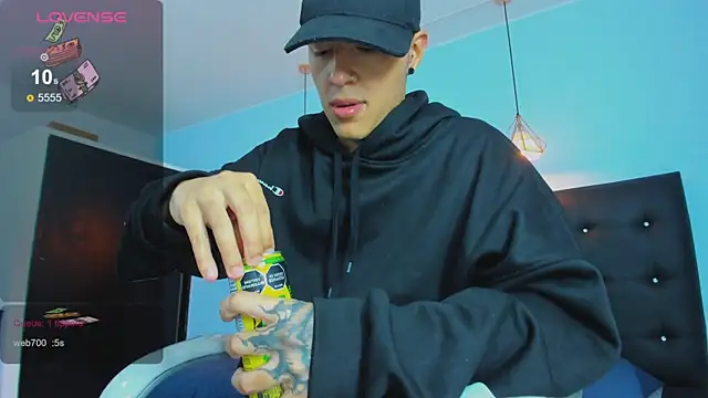 Lobo 17  online show from November 8, 2025, 3:43 am