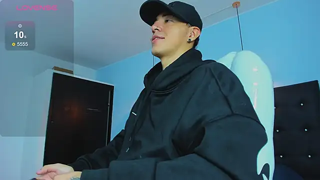 Lobo 17  online show from November 4, 2025, 3:43 am