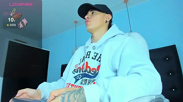 Lobo 17  online show from December 17, 2025, 3:33 am