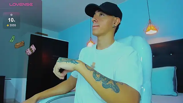 Lobo 17  online show from November 18, 2025, 3:43 am