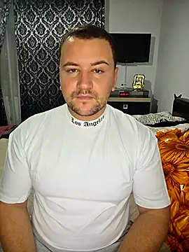 KarlosCarutox online show from October 18, 2025, 5:26 pm