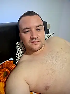 KarlosCarutox online show from October 7, 2025, 7:48 pm