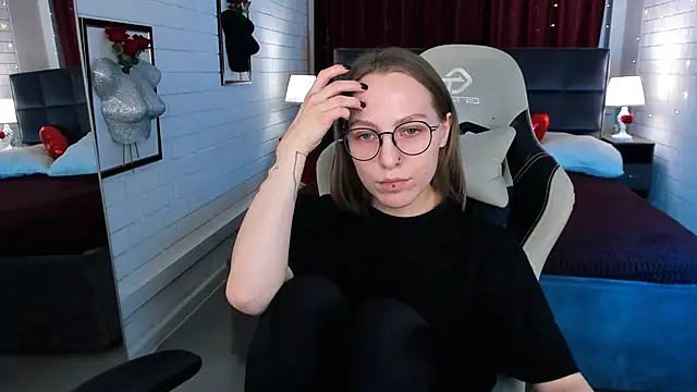 Snapshot of AphexQueen chatting on March 20, 2025, 3:25 pm AphexQueen online show from March 20, 2025, 3:25 pm