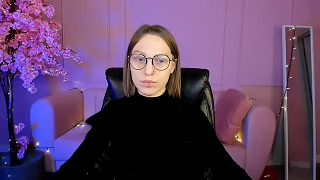 Snapshot of AphexQueen chatting on February 21, 2025, 1:11 pm AphexQueen online show from February 21, 2025, 1:11 pm