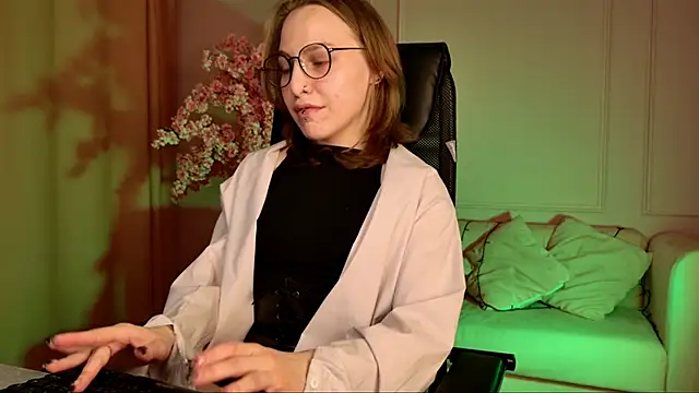 Snapshot of AphexQueen chatting on September 26, 2025, 9:16 am AphexQueen online show from September 26, 2025, 9:16 am