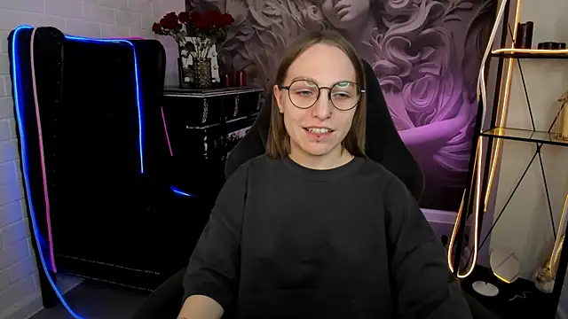 Snapshot of AphexQueen chatting on February 14, 2025, 1:08 pm AphexQueen online show from February 14, 2025, 1:08 pm