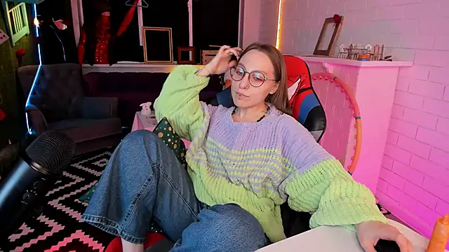 Snapshot of AphexQueen chatting on February 19, 2025, 7:16 pm AphexQueen online show from February 19, 2025, 7:16 pm